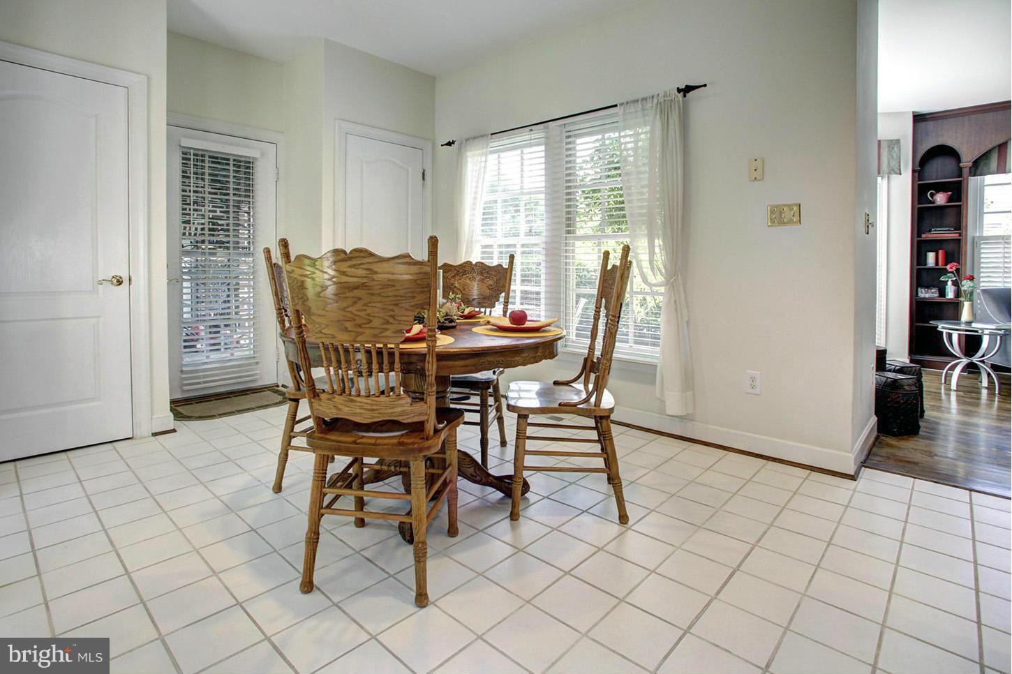 405 Tschiffely Square Road Gaithersburg, MD 20878 - Photo 12 of 30 Kitchen eating area