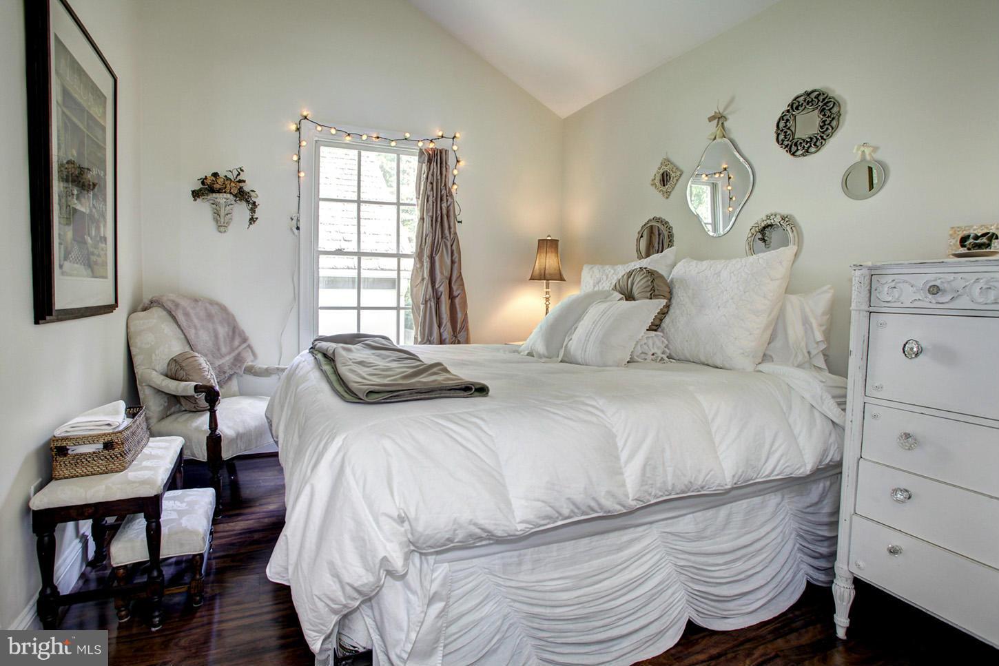 405 Tschiffely Square Road Gaithersburg, MD 20878 - Photo 25 of 30 Apartment Master Bedroom