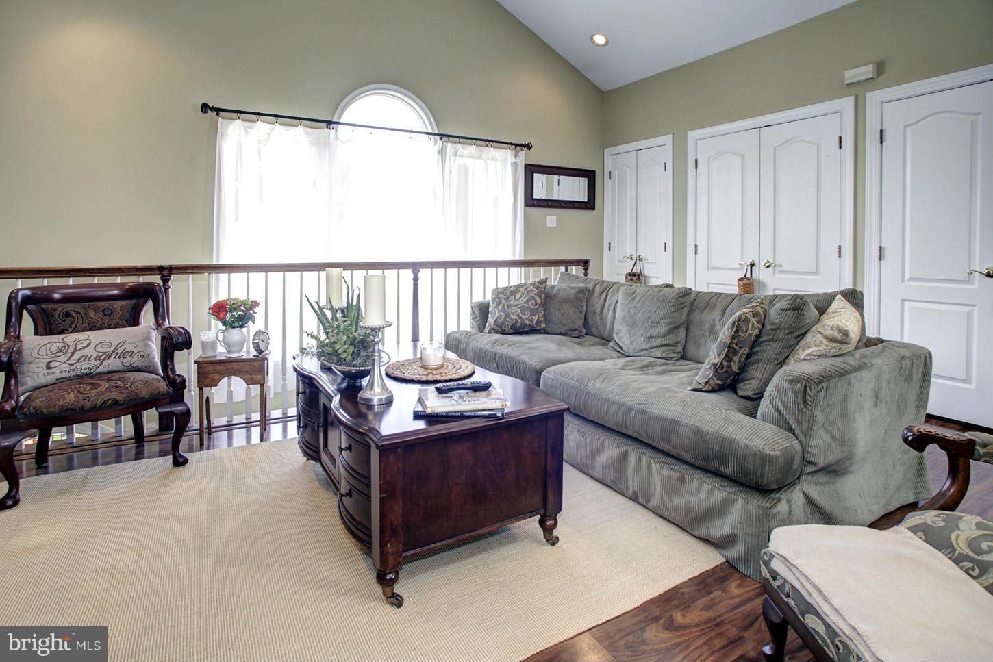 405 Tschiffely Square Road Gaithersburg, MD 20878 - Photo 27 of 30 Apartment Living Room