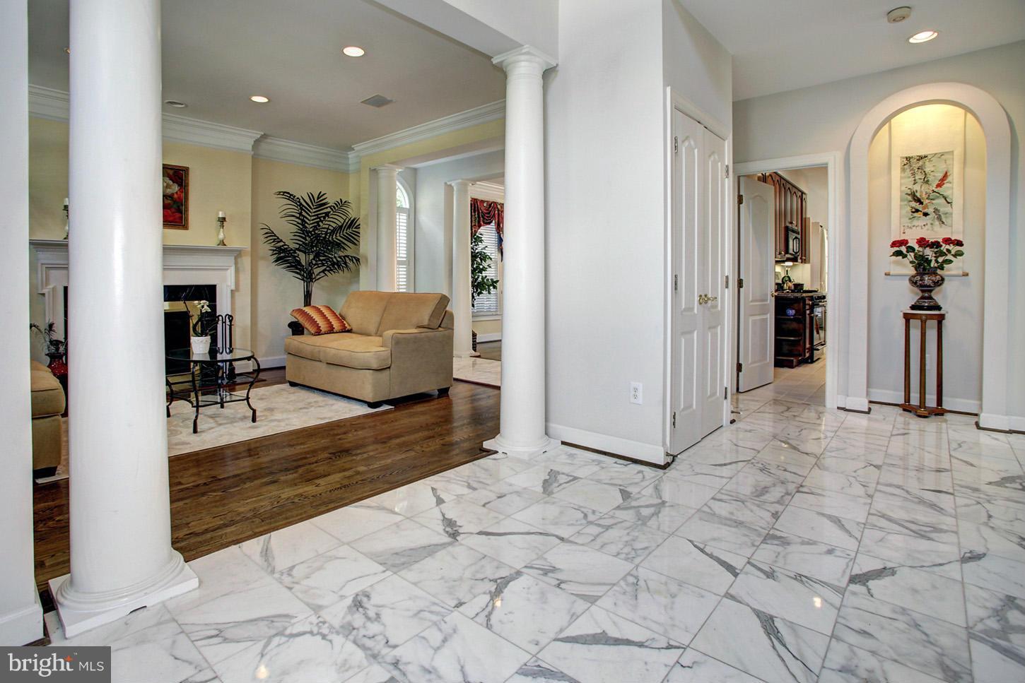 405 Tschiffely Square Road Gaithersburg, MD 20878 - Photo 5 of 30 Foyer