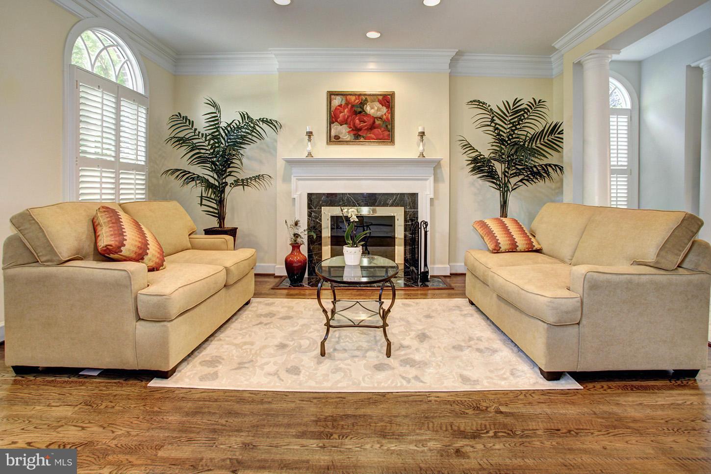 405 Tschiffely Square Road Gaithersburg, MD 20878 - Photo 7 of 30 Living Room