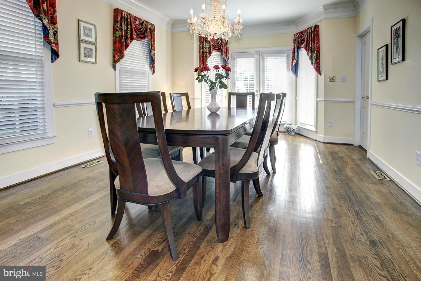405 Tschiffely Square Road Gaithersburg, MD 20878 - Photo 8 of 30 Dining Room