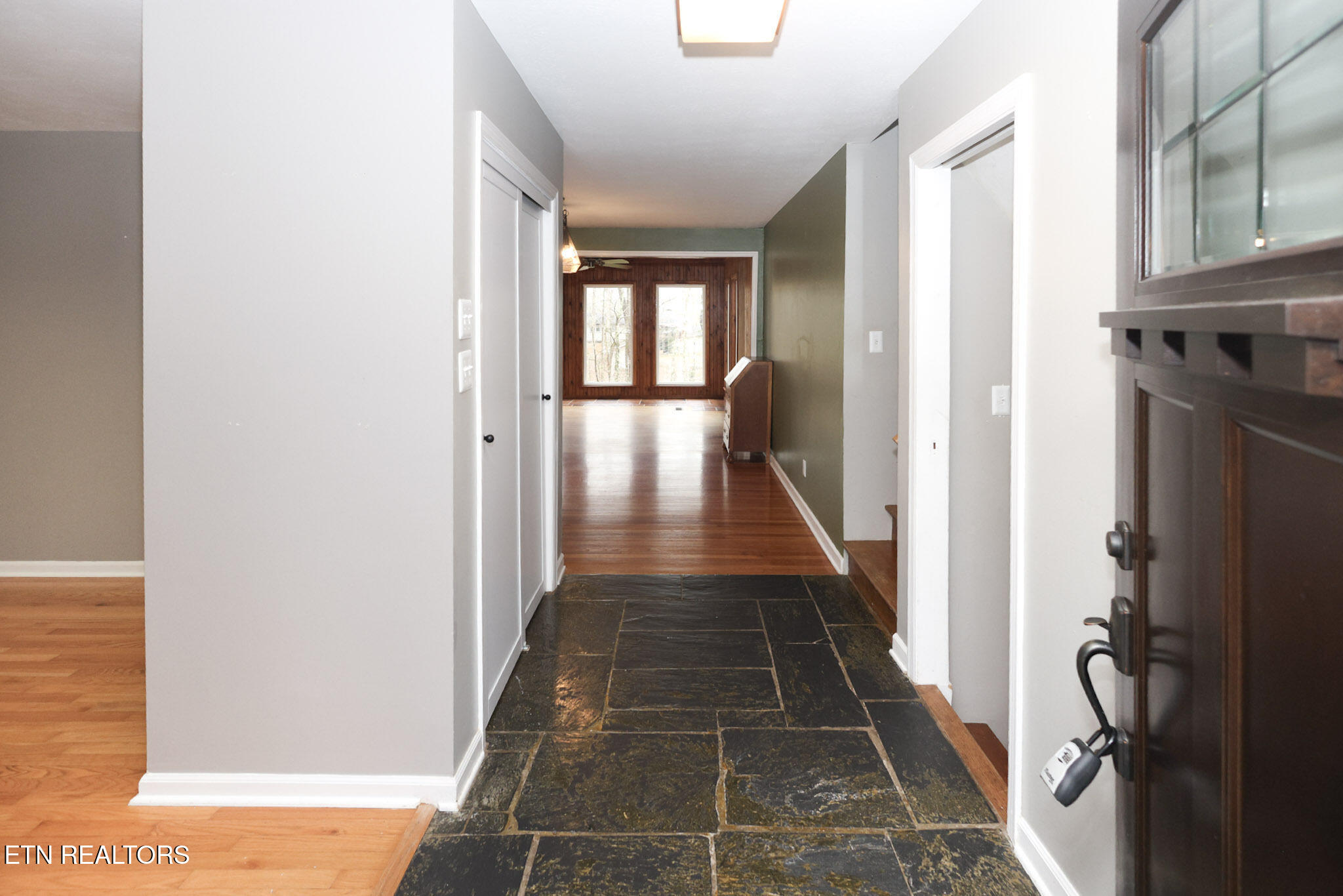 112 New Crest Lane Oak Ridge, TN 37830 - Photo 2 of 35 28-R5__2147