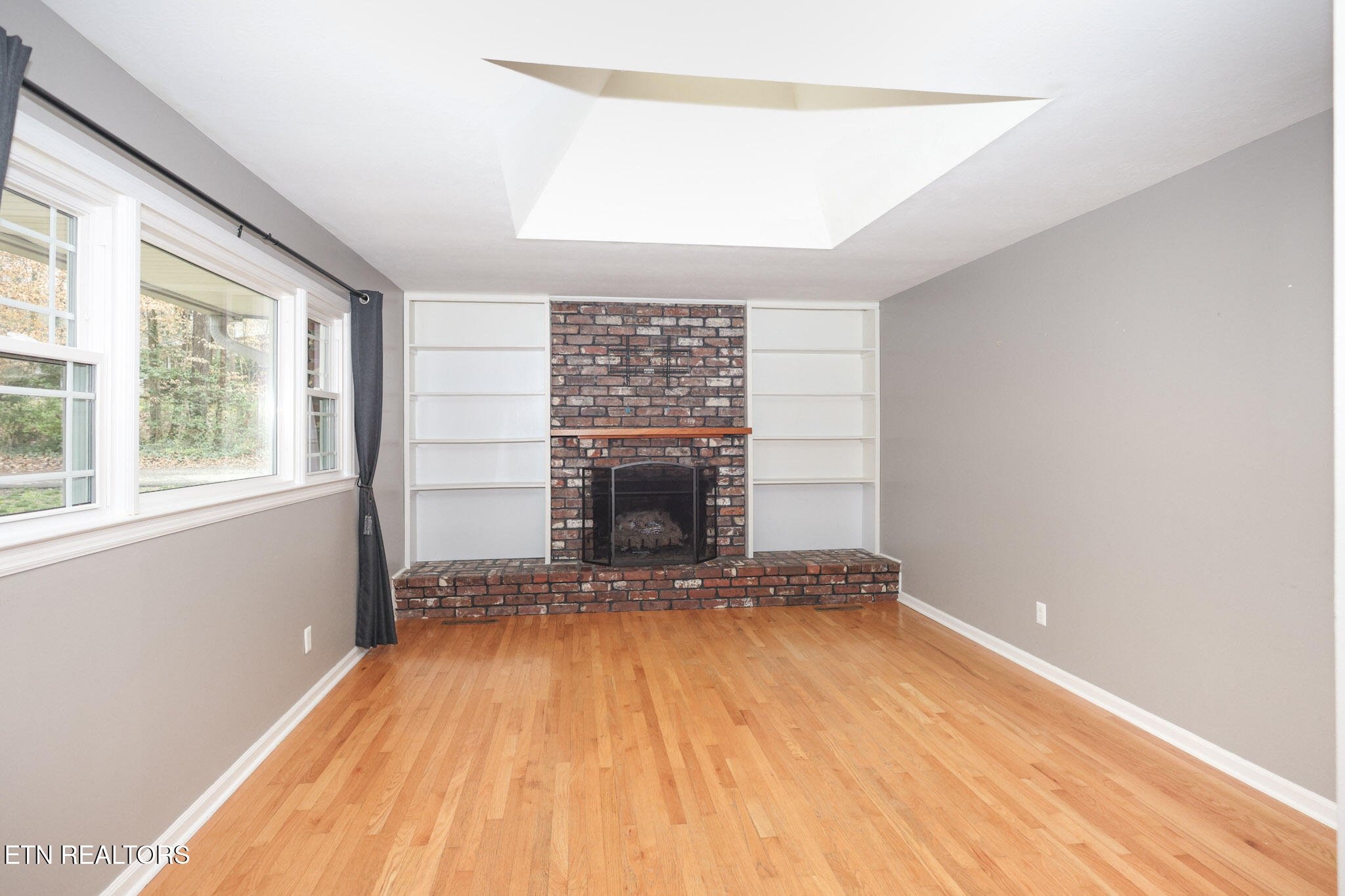 112 New Crest Lane Oak Ridge, TN 37830 - Photo 4 of 35 26-R5__2157