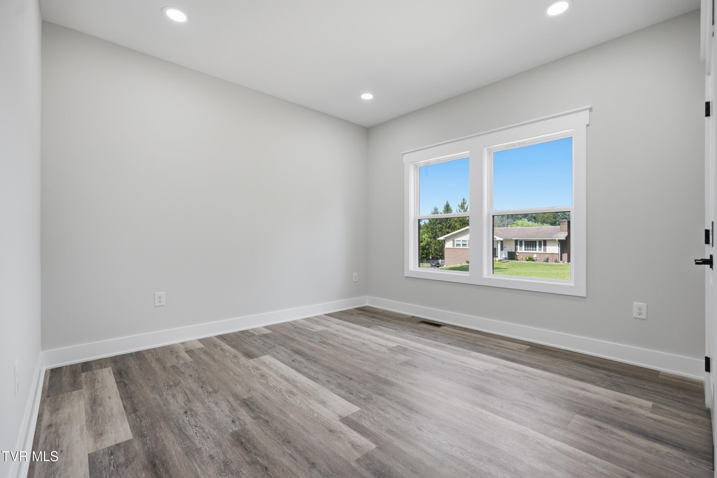 123 Elbert Way Bristol, VA 24202 - Photo 22 of 26 dsc05013