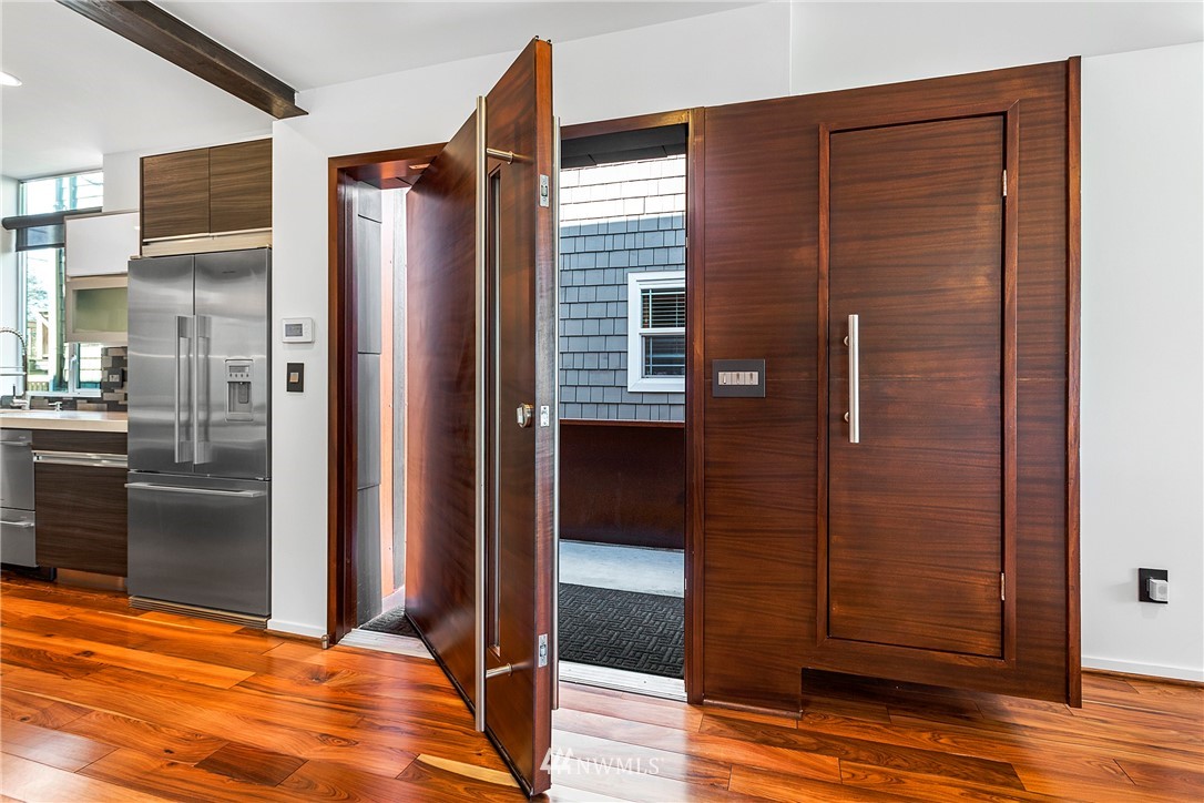 2317 North 63rd Street Seattle, WA 98103 - Photo 3 of 25 Gallery Image 3