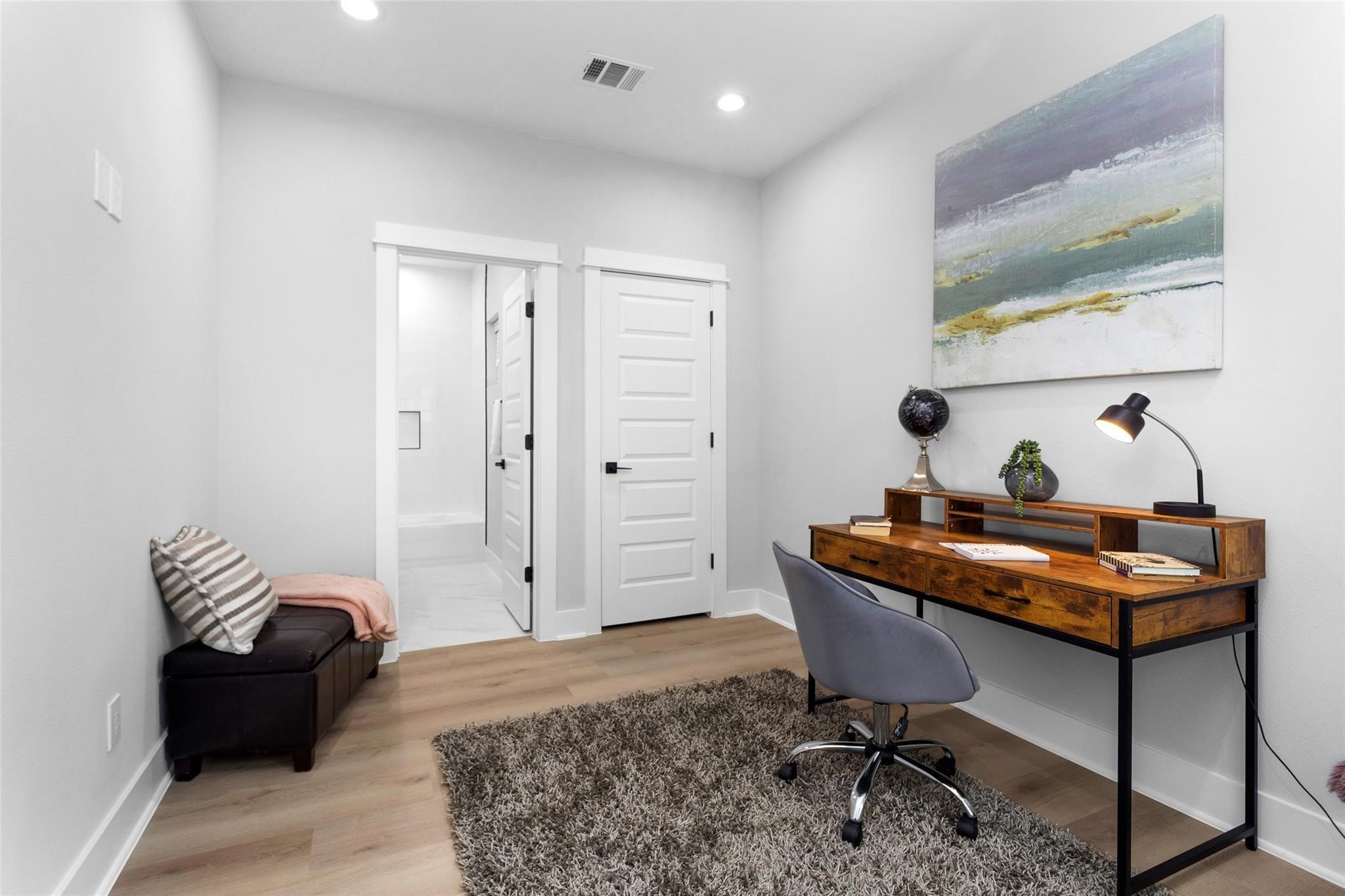 1616 Euel Street Houston, TX 77009 - Photo 8 of 42 a workspace with furniture and window