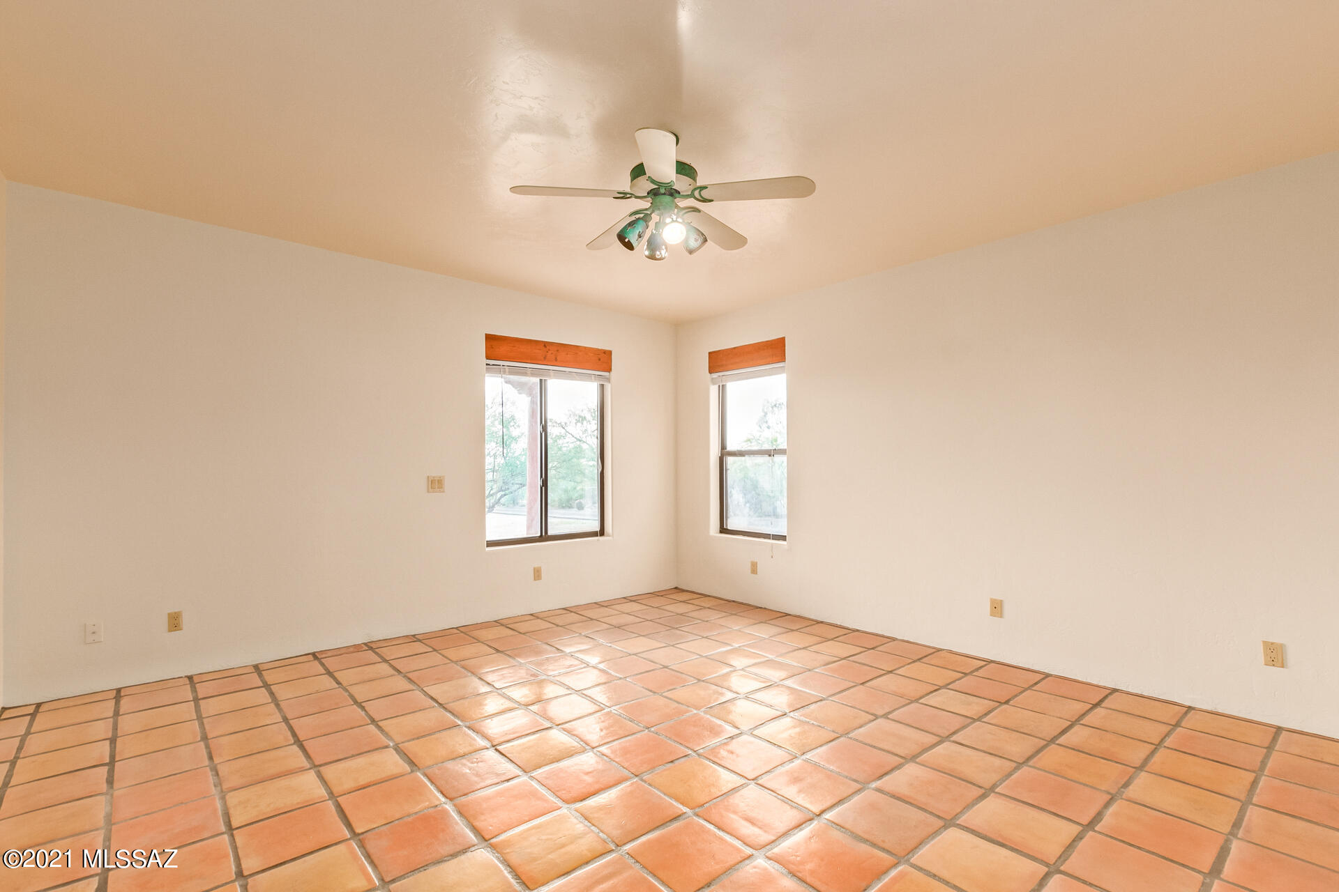 1040 North Wentworth Road Vail, AZ 85641 - Photo 15 of 33
