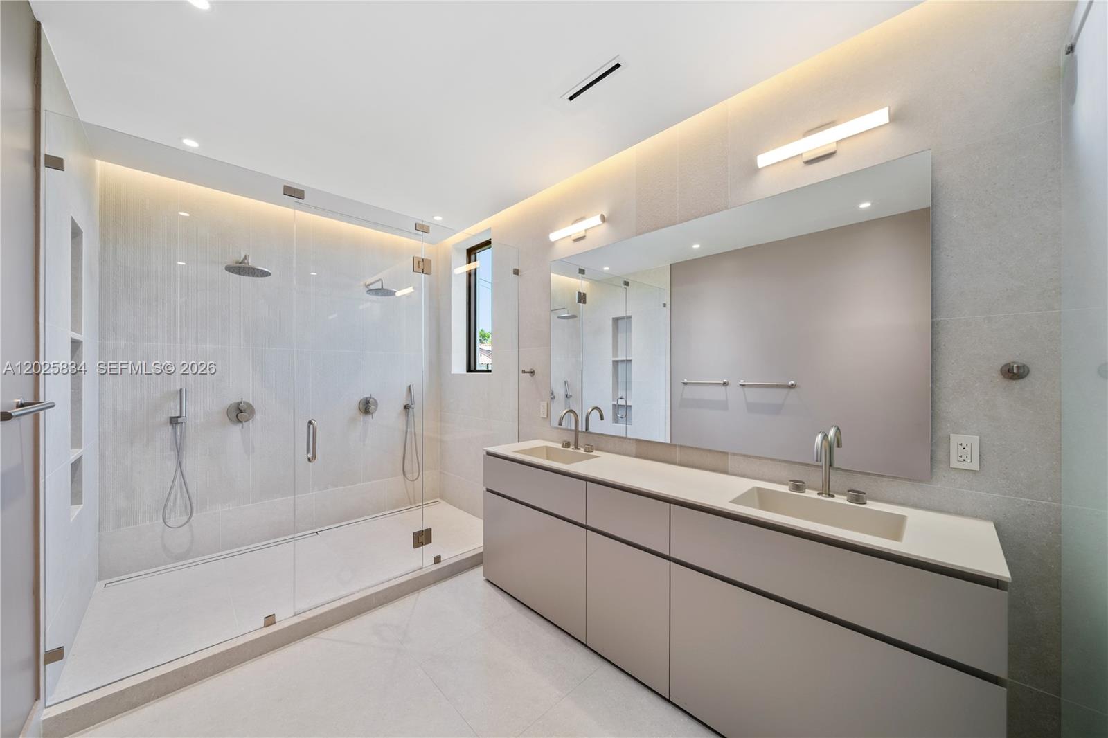 571 Glenridge Road Key Biscayne, FL 33149 - Photo 9 of 50