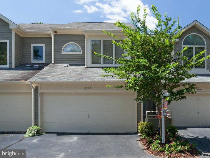 1909 Lakeport Way Reston, VA 20191 - Photo 2 of 30 Exterior (Front)