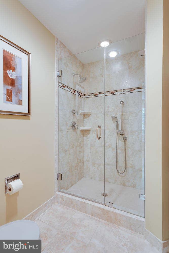 1909 Lakeport Way Reston, VA 20191 - Photo 16 of 30 Bath (Master)