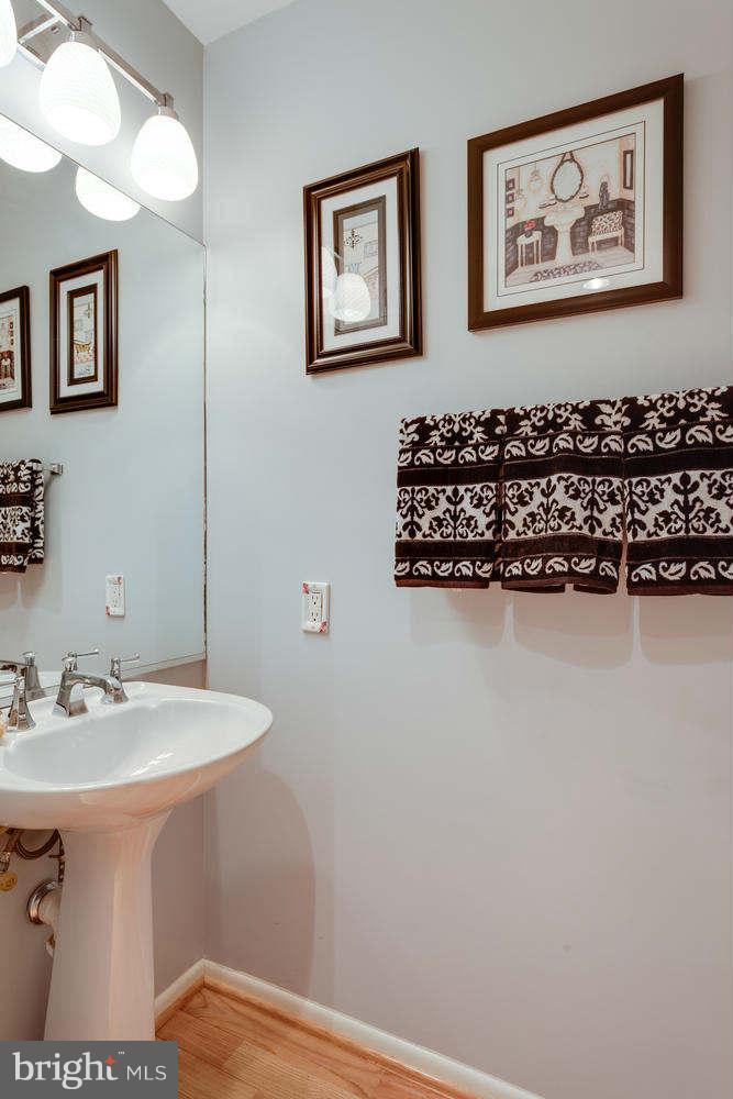 1909 Lakeport Way Reston, VA 20191 - Photo 4 of 30 Bath