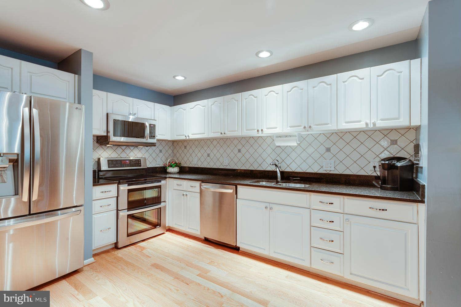1909 Lakeport Way Reston, VA 20191 - Photo 5 of 30 Kitchen