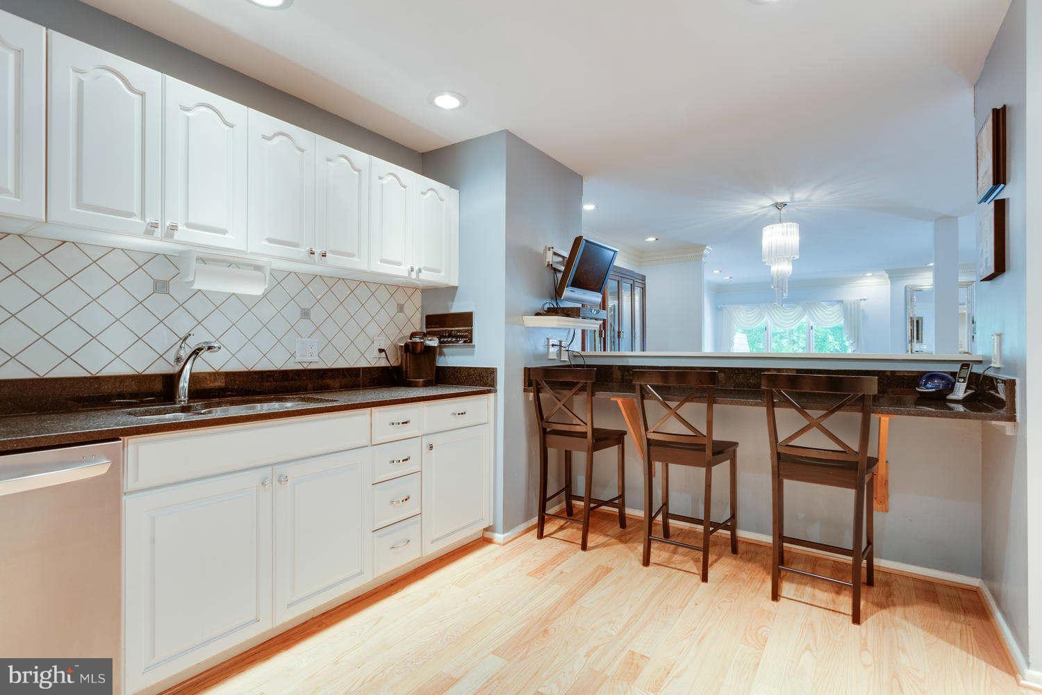 1909 Lakeport Way Reston, VA 20191 - Photo 7 of 30 Kitchen