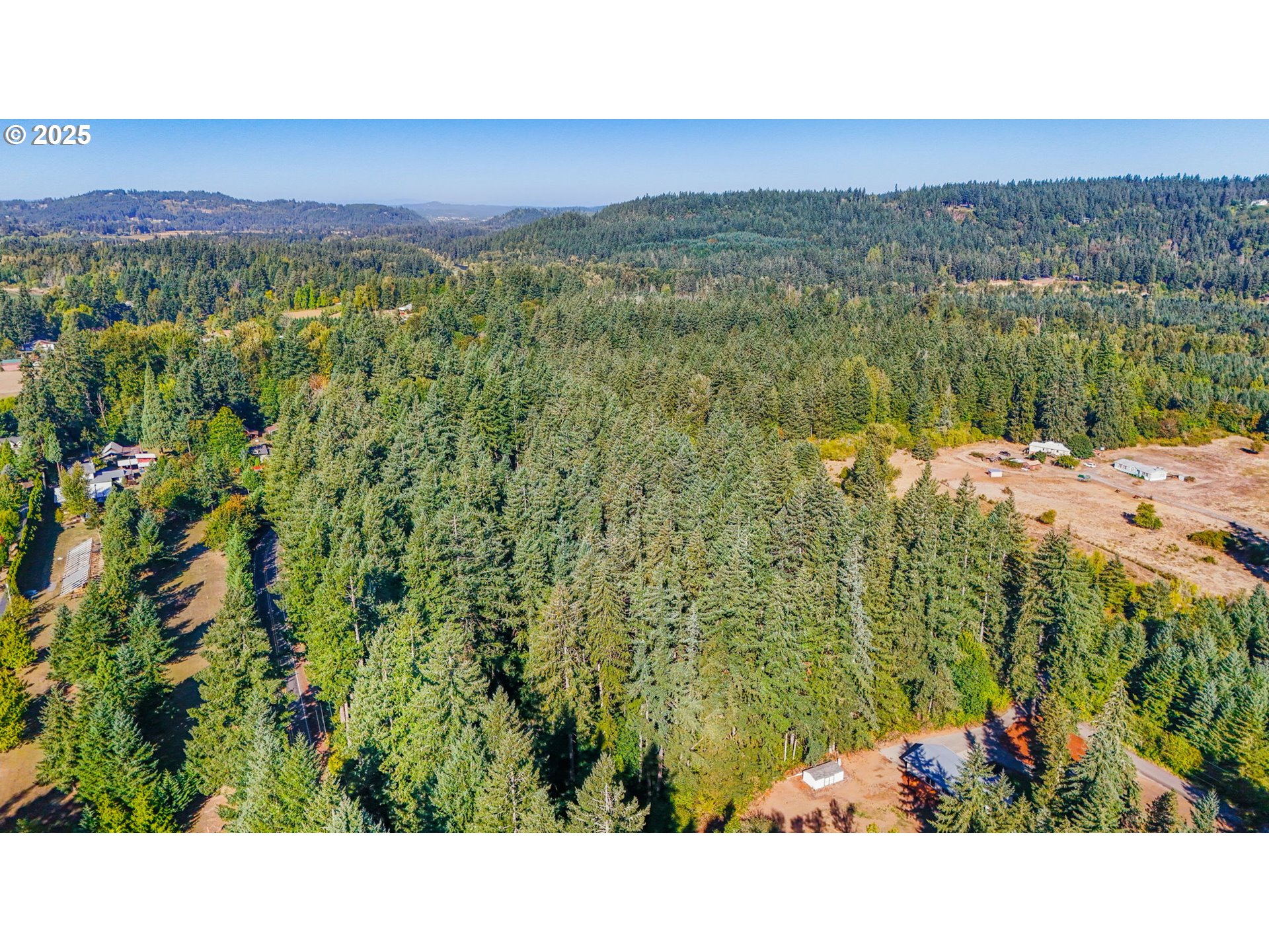 0 South Latourette Road Oregon City, OR 97045 - Photo 13 of 33 a black and white photo of a lake with a city view
