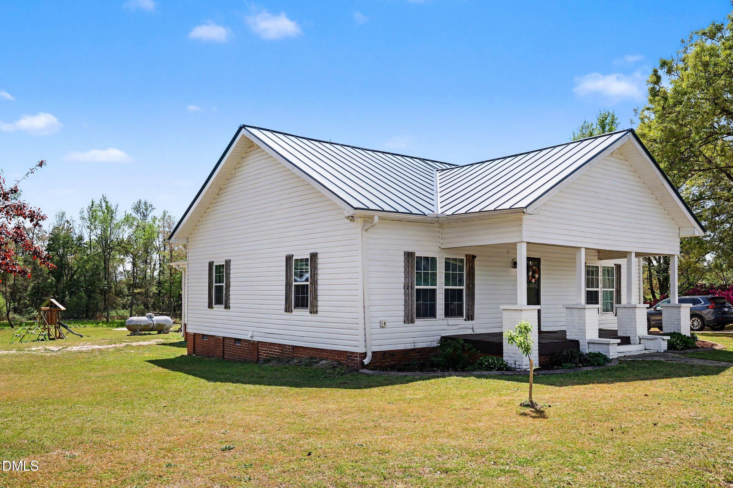 509 Whit Road Newton Grove, NC 28366 - Photo 2 of 11 002_file_4884