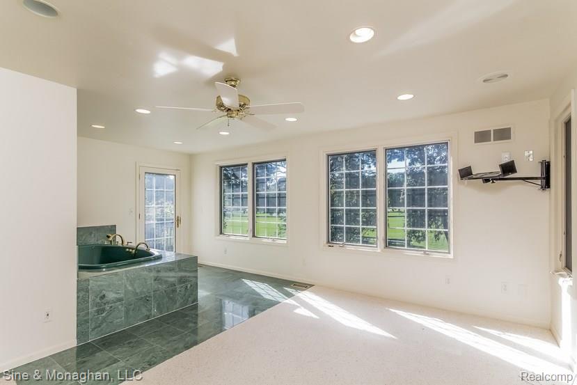 21 Hawthorne Road Grosse Pointe, MI 48236 - Photo 48 of 80 Work_out_room-2094190-small.jpg