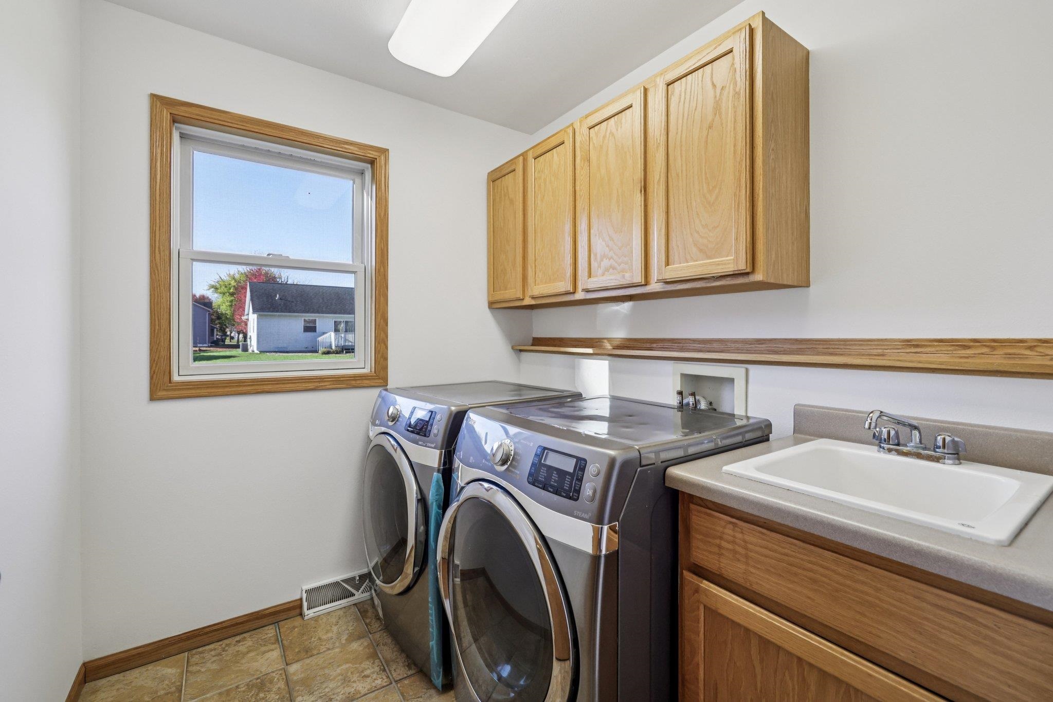 633 Stonehaven Drive Sun Prairie, WI 53590 - Photo 13 of 32