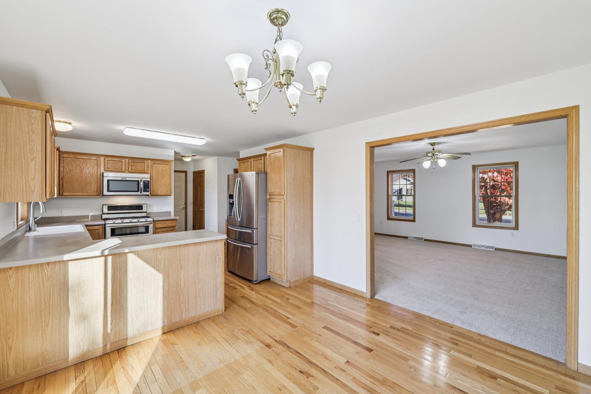 633 Stonehaven Drive Sun Prairie, WI 53590 - Photo 6 of 32