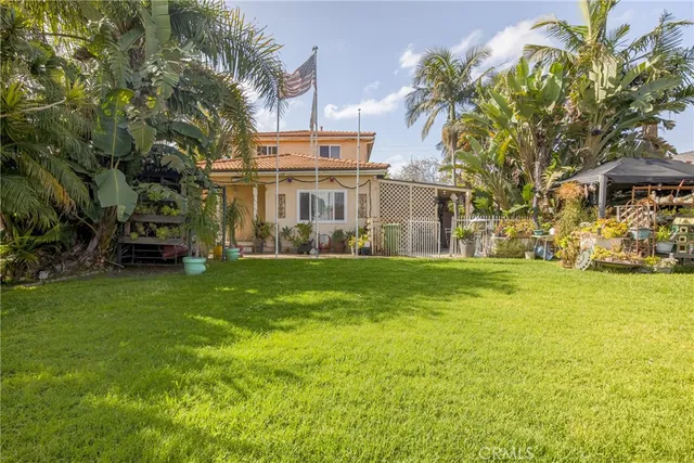 a view of house with a big yard