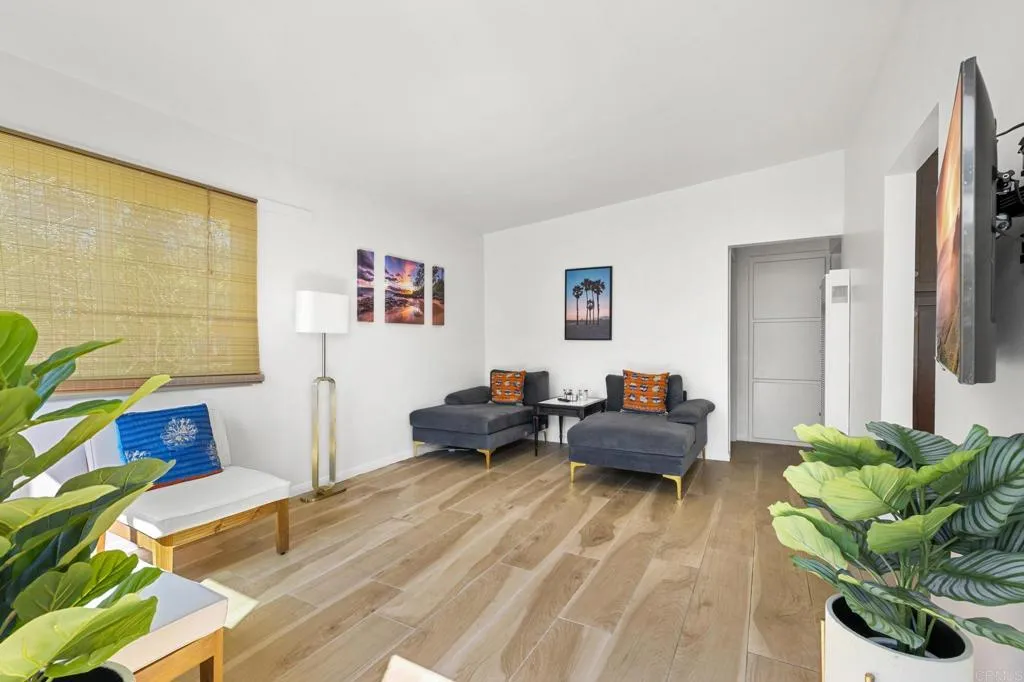 1153 Aloha Drive Encinitas, CA 92024 - Photo 9 of 50 a living room with furniture and a couch