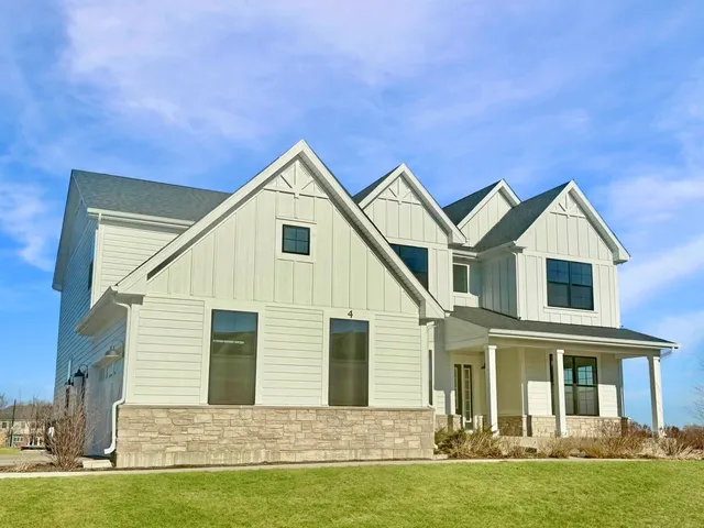 $910,000 | 4 Crystal Downs Drive, Hawthorn Woods, IL 60047