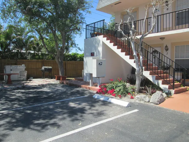 $1,850 | 405 North Cypress Drive, Unit 5, Tequesta, FL 33469