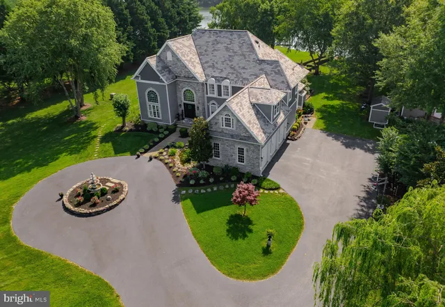 a view of entryway and hall