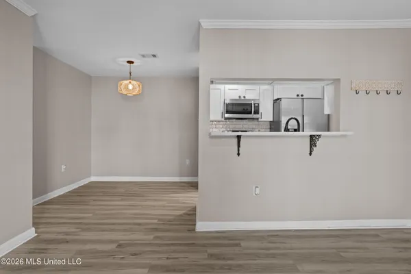 $2,100 | 2421 Beachview Drive, Unit H06, Ocean Springs, MS 39564