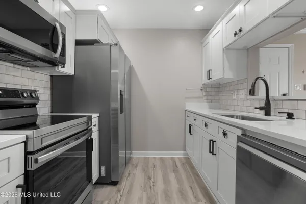 $2,100 | 2421 Beachview Drive, Unit H06, Ocean Springs, MS 39564