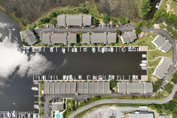 $2,100 | 2421 Beachview Drive, Unit H06, Ocean Springs, MS 39564