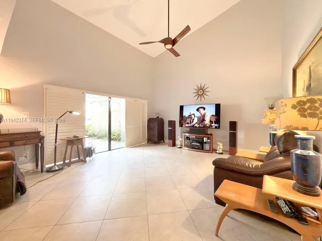 $458,000 | 205 Bonnie Brae Way, Unit 33, Hollywood, FL 33021