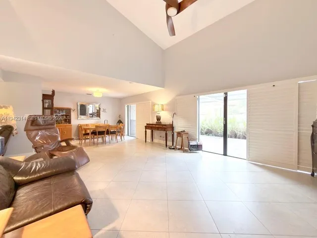 $458,000 | 205 Bonnie Brae Way, Unit 33, Hollywood, FL 33021