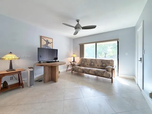 $458,000 | 205 Bonnie Brae Way, Unit 33, Hollywood, FL 33021