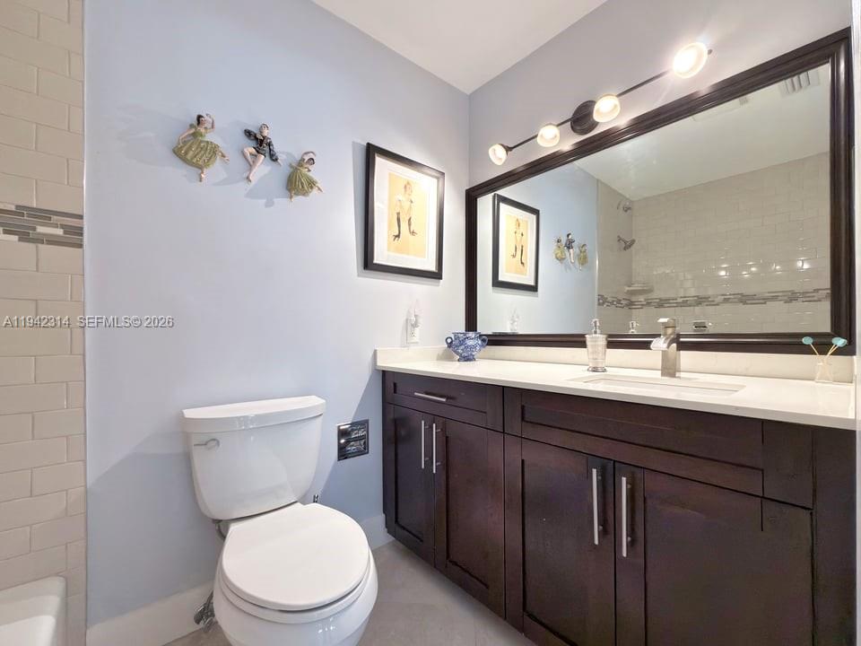 205 Bonnie Brae Way, Unit 33 Hollywood, FL 33021 - Photo 30 of 43 a bathroom with a toilet a sink a mirror and vanity