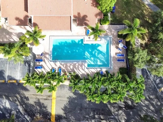 $458,000 | 205 Bonnie Brae Way, Unit 33, Hollywood, FL 33021