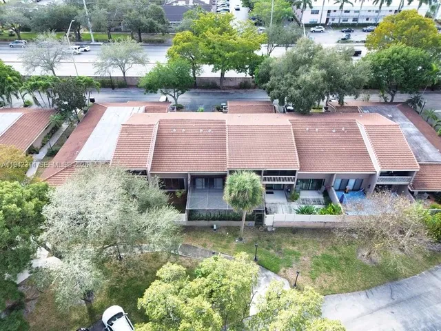 $458,000 | 205 Bonnie Brae Way, Unit 33, Hollywood, FL 33021