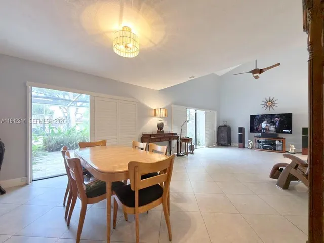 $458,000 | 205 Bonnie Brae Way, Unit 33, Hollywood, FL 33021