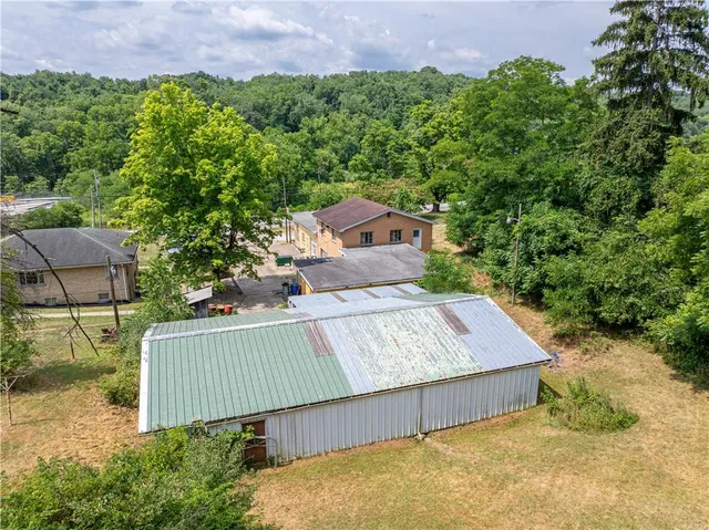a view of front of house with a yard