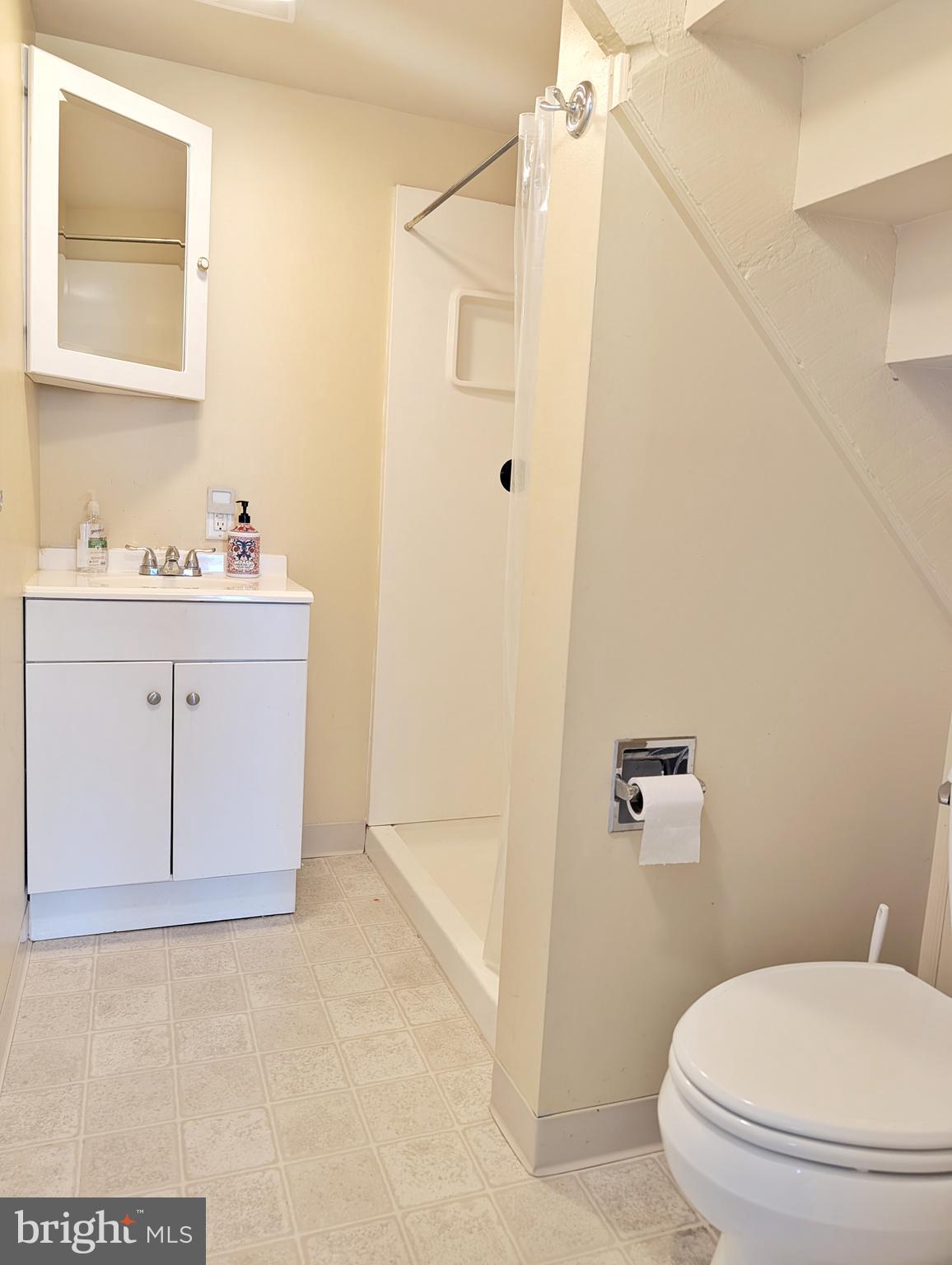 24 Allentown Road Souderton, PA 18964 - Photo 17 of 31 Main Floor Full Bathroom
