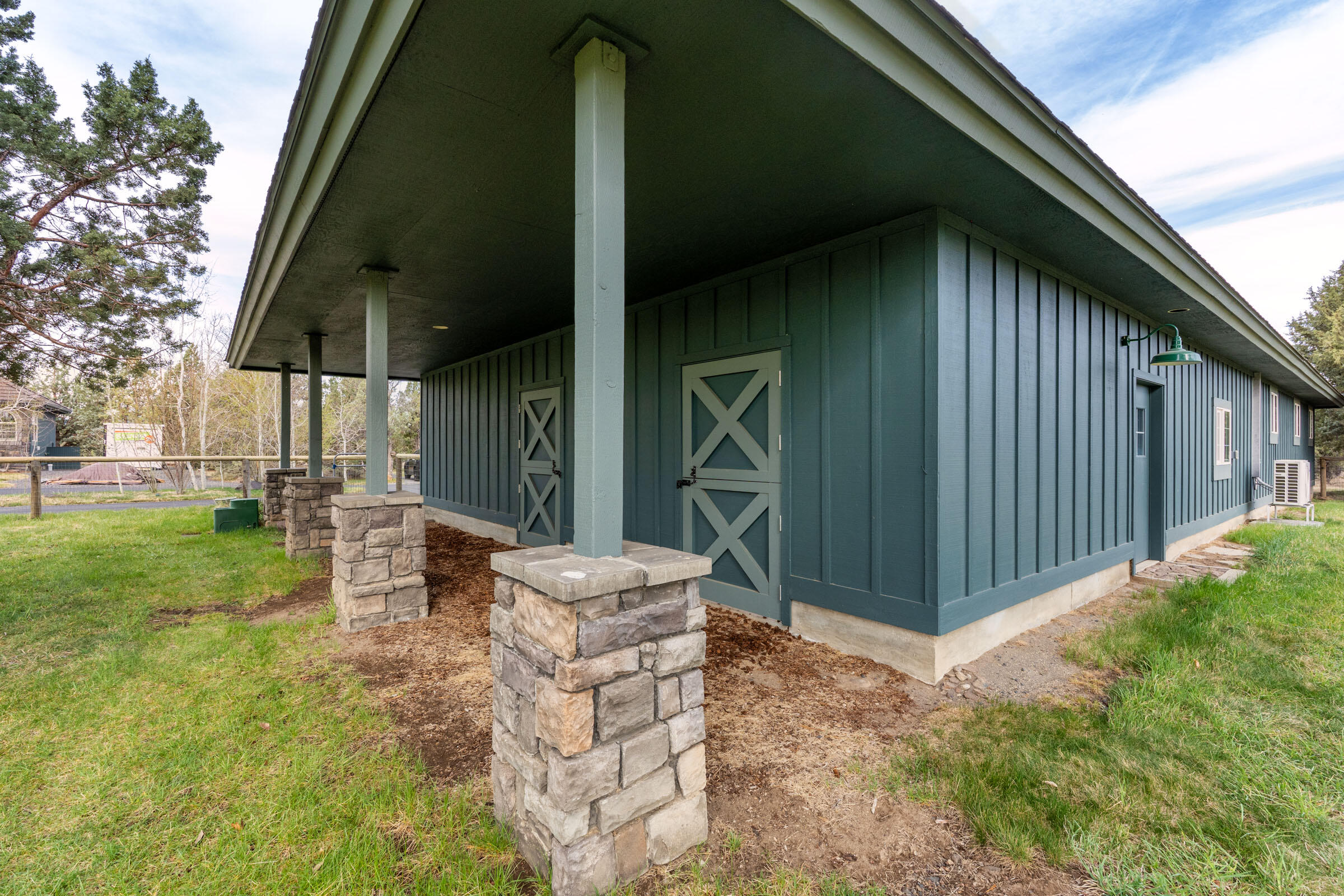 65440 Tweed Road Bend, OR 97703 - Photo 48 of 53 103_Tweed Rd_Pro Property Photos_Bend Re