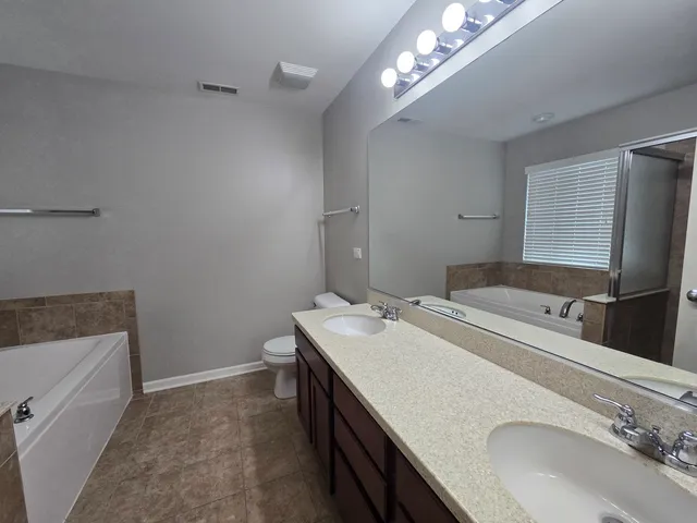 $2,300 | 460 South Jade Lane, Round Lake, IL 60073