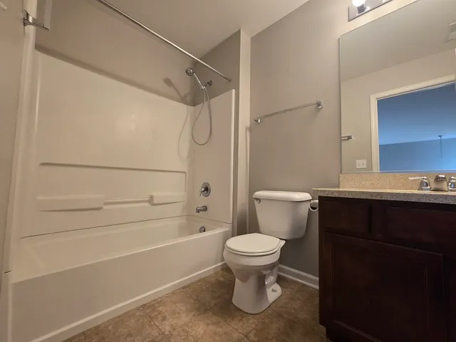 $2,300 | 460 South Jade Lane, Round Lake, IL 60073