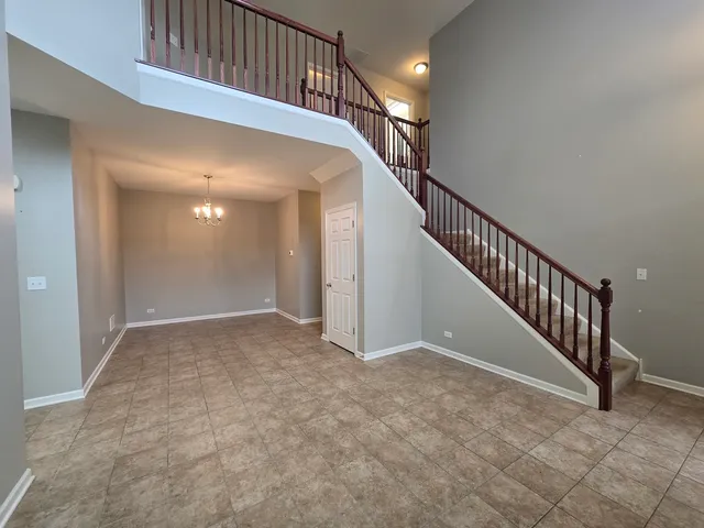 $2,300 | 460 South Jade Lane, Round Lake, IL 60073