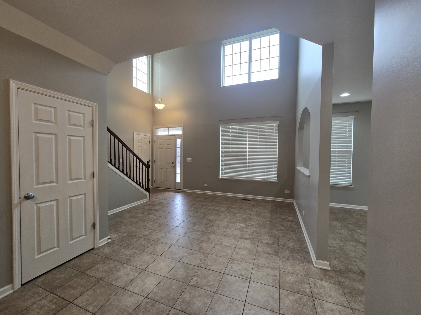 460 South Jade Lane Round Lake, IL 60073 - Photo 3 of 21