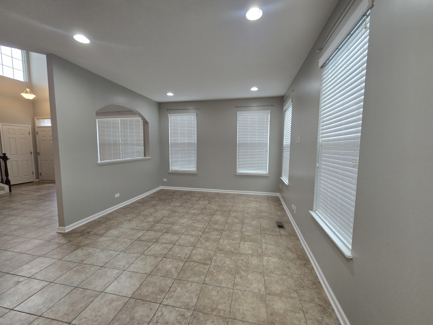 460 South Jade Lane Round Lake, IL 60073 - Photo 7 of 21