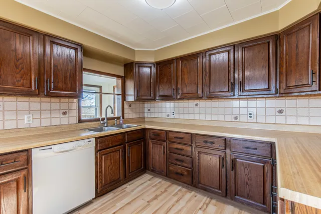 a view of an empty room with closet and a window