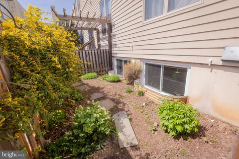 $450,000 | 423 18th Street Northeast, Unit 12, Washington, DC 20002