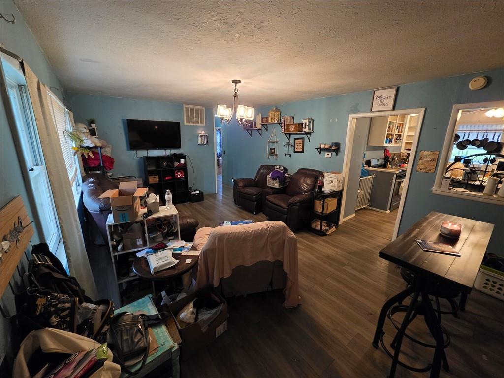 304 Warwick Road Coffeyville, KS 67337 - Photo 2 of 34