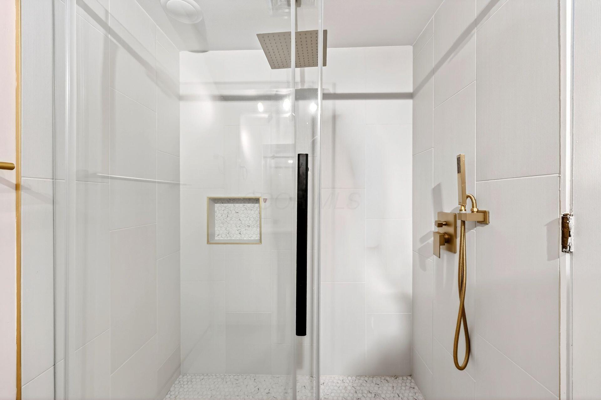 2433 Brookwood Road Columbus, OH 43209 - Photo 54 of 105 Fourth Full Bathroom